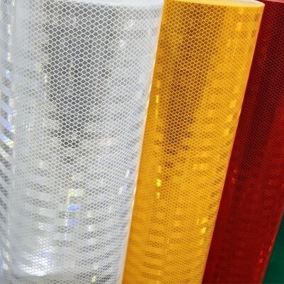 Bom preço 10 anos de vida útil Folha refletiva de grau diamante com adesivos sensíveis à pressão e construção prismática de cubo completo on-line