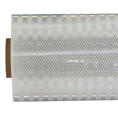 Bom preço ASTM D4956 Folha retroreflectiva microprismática tipo IV de alto brilho para a segurança do trânsito diurno e noturno on-line